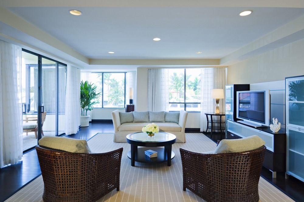 Hotel Pier Sixty-Six Fort Lauderdale Exteriér fotografie A living room