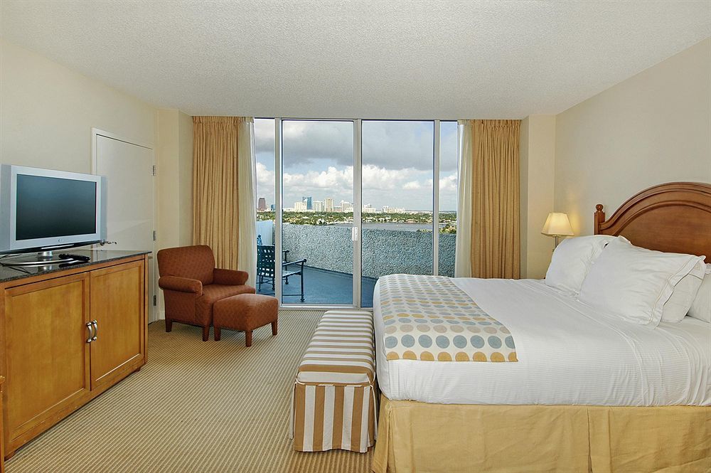 Hotel Pier Sixty-Six Fort Lauderdale Exteriér fotografie A typical guest room at the Hilton San Diego Bayfront