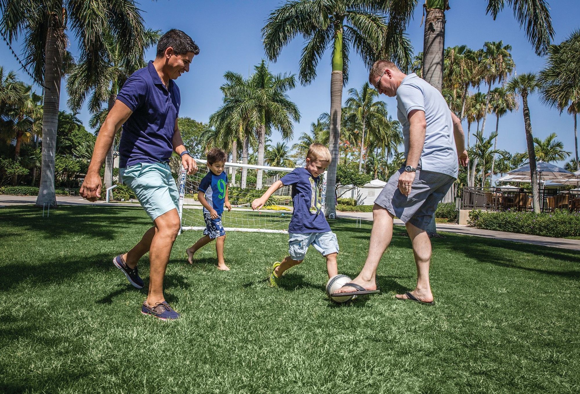 Hotel Pier Sixty-Six Fort Lauderdale Exteriér fotografie Families playing football at the resort